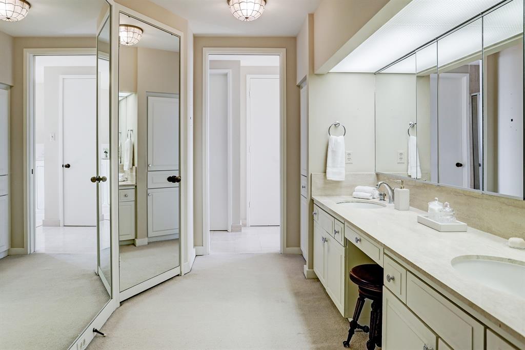 5555 Del Monte Drive, Houston, Texas 77056, 3 Bedrooms Bedrooms, 7 Rooms Rooms,2 BathroomsBathrooms,Mid/hi-rise Condo,For Sale,ST JAMES,Del Monte,80488573