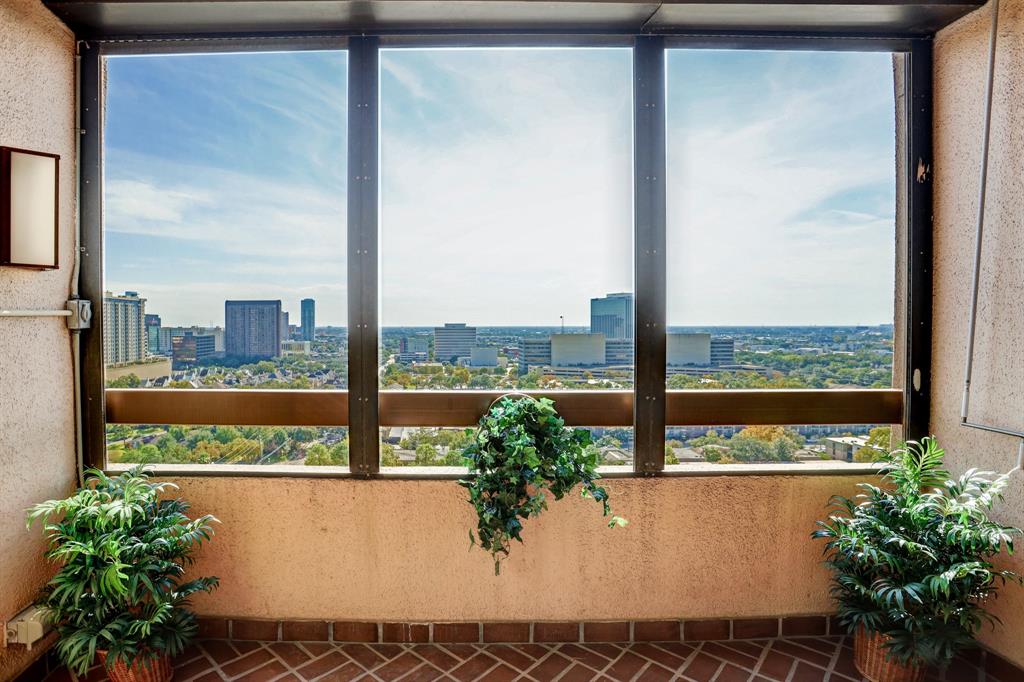 5555 Del Monte Drive, Houston, Texas 77056, 3 Bedrooms Bedrooms, 7 Rooms Rooms,2 BathroomsBathrooms,Mid/hi-rise Condo,For Sale,ST JAMES,Del Monte,80488573