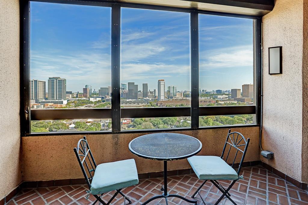 5555 Del Monte Drive, Houston, Texas 77056, 3 Bedrooms Bedrooms, 7 Rooms Rooms,2 BathroomsBathrooms,Mid/hi-rise Condo,For Sale,ST JAMES,Del Monte,80488573