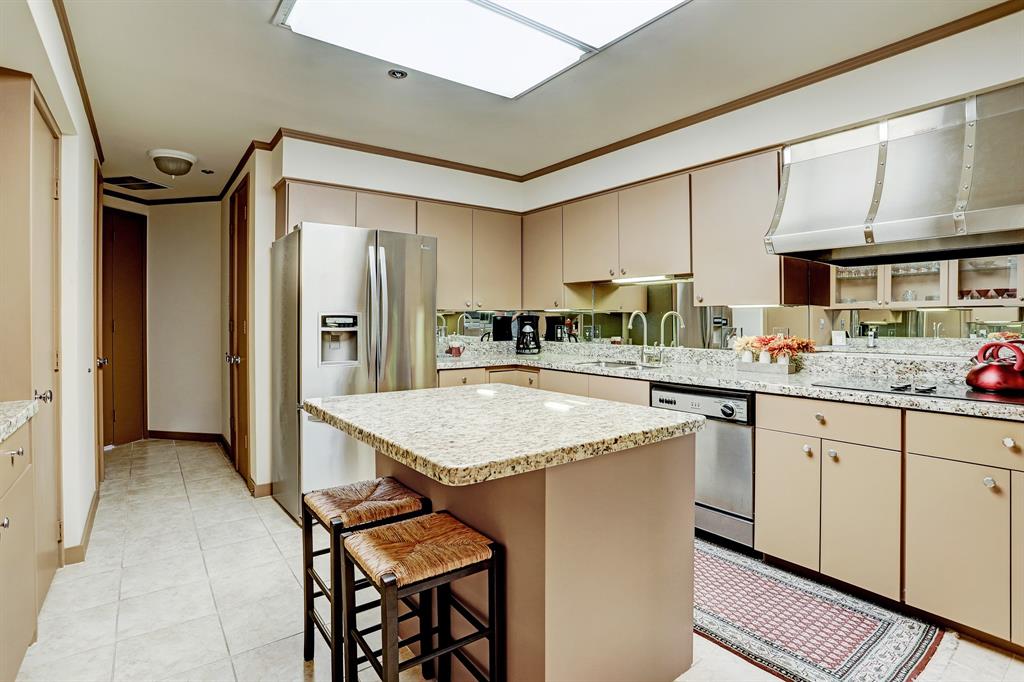 5555 Del Monte Drive, Houston, Texas 77056, 3 Bedrooms Bedrooms, 7 Rooms Rooms,2 BathroomsBathrooms,Mid/hi-rise Condo,For Sale,ST JAMES,Del Monte,80488573