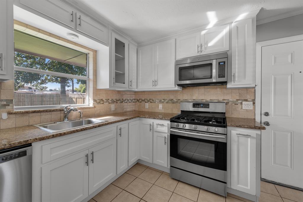 8915 1 Blankenship Drive, Houston, Texas 77080, 3 Bedrooms Bedrooms, 7 Rooms Rooms,2 BathroomsBathrooms,Single-family,For Sale,Blankenship,56083485
