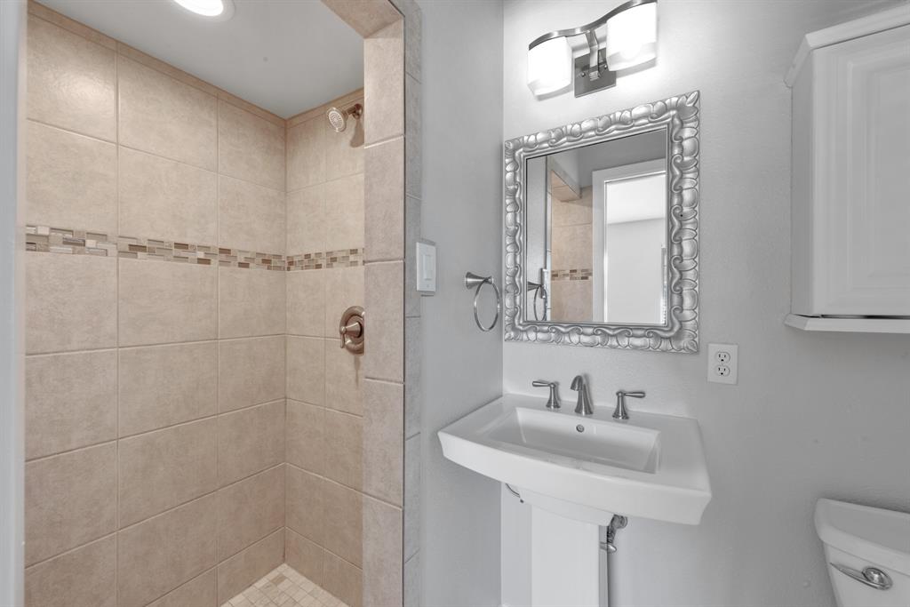 8915 1 Blankenship Drive, Houston, Texas 77080, 3 Bedrooms Bedrooms, 7 Rooms Rooms,2 BathroomsBathrooms,Single-family,For Sale,Blankenship,56083485