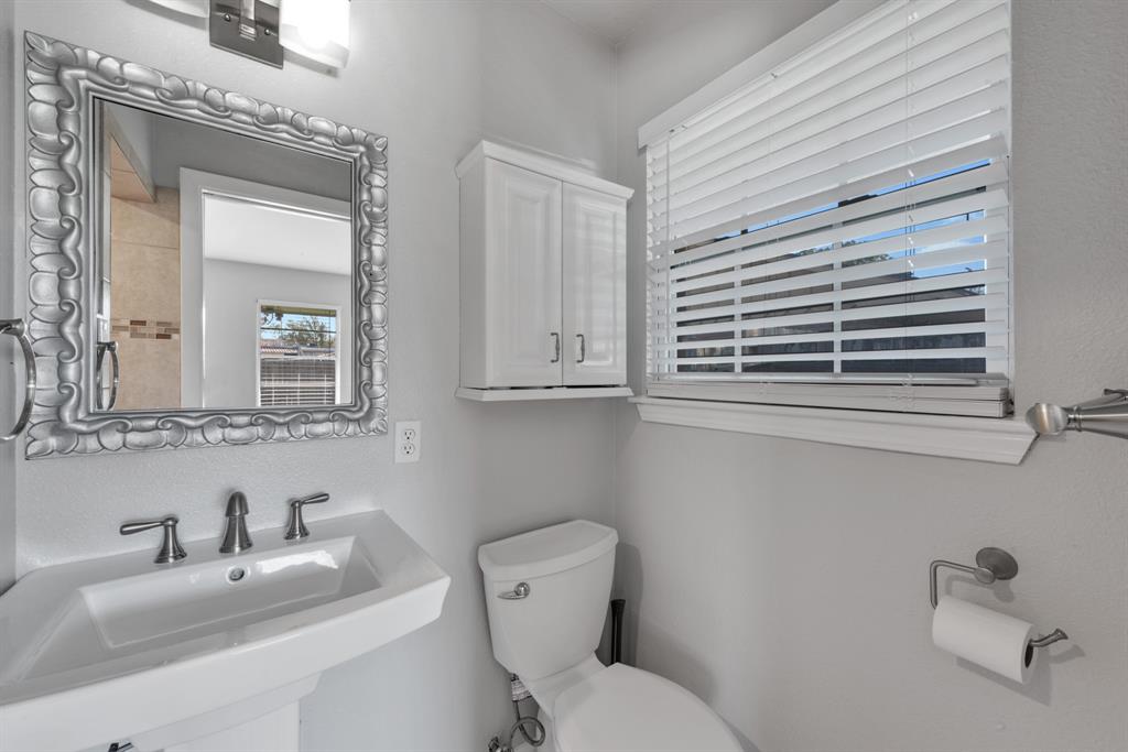 8915 1 Blankenship Drive, Houston, Texas 77080, 3 Bedrooms Bedrooms, 7 Rooms Rooms,2 BathroomsBathrooms,Single-family,For Sale,Blankenship,56083485