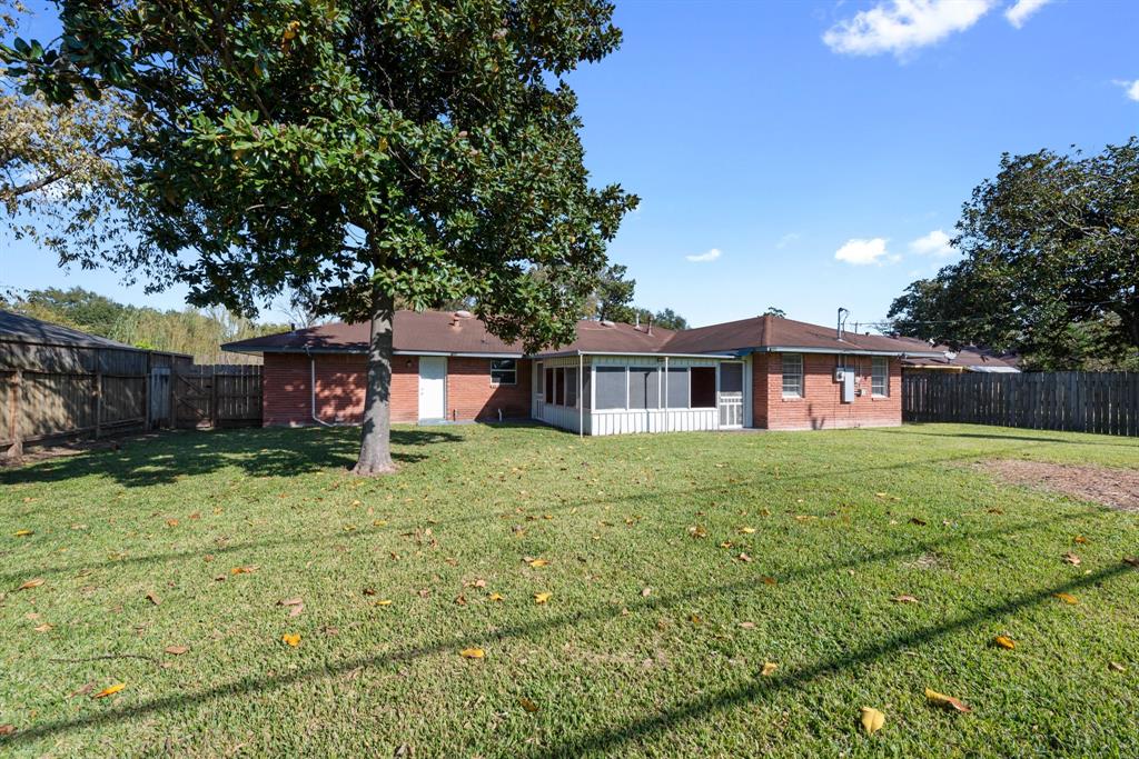 8915 1 Blankenship Drive, Houston, Texas 77080, 3 Bedrooms Bedrooms, 7 Rooms Rooms,2 BathroomsBathrooms,Single-family,For Sale,Blankenship,56083485