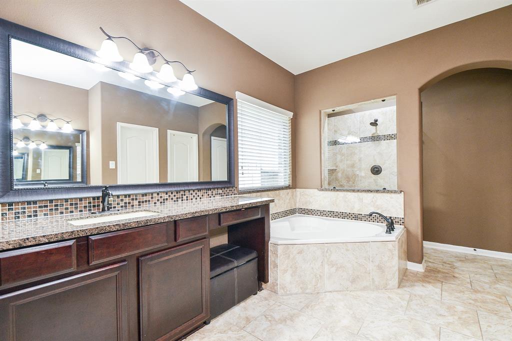 13102 2 Spear Trail Court, Rosharon, Texas 77583, 4 Bedrooms Bedrooms, 4 Rooms Rooms,2 BathroomsBathrooms,Single-family,For Sale,Spear Trail,58306853