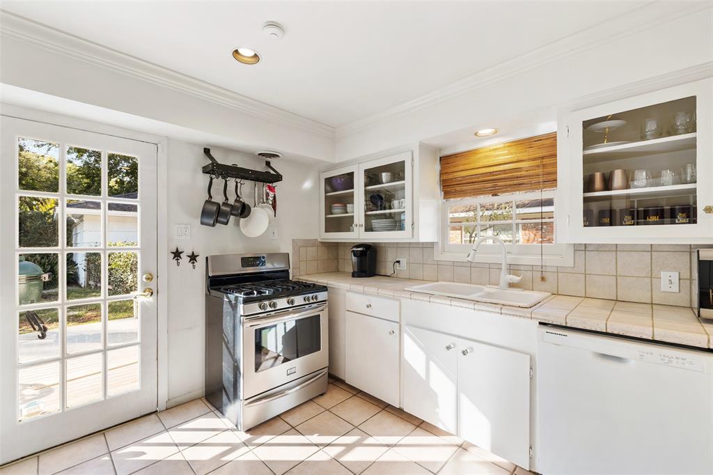 7803 1 Ella Lee Lane, Houston, Texas 77063, 3 Bedrooms Bedrooms, 10 Rooms Rooms,2 BathroomsBathrooms,Single-family,For Sale,Ella Lee,64102155