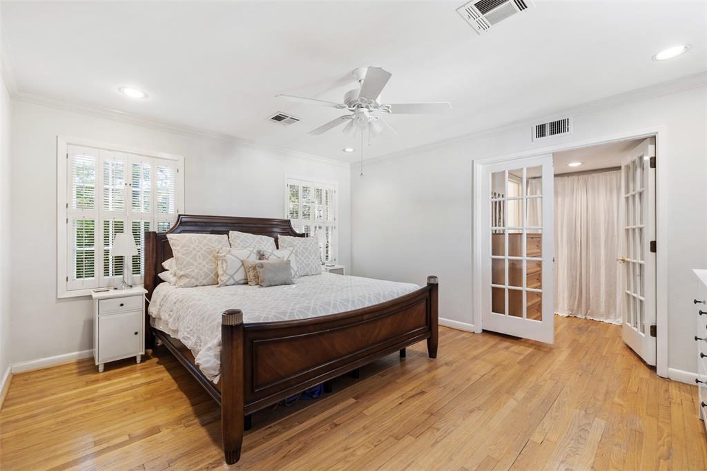 7803 1 Ella Lee Lane, Houston, Texas 77063, 3 Bedrooms Bedrooms, 10 Rooms Rooms,2 BathroomsBathrooms,Single-family,For Sale,Ella Lee,64102155
