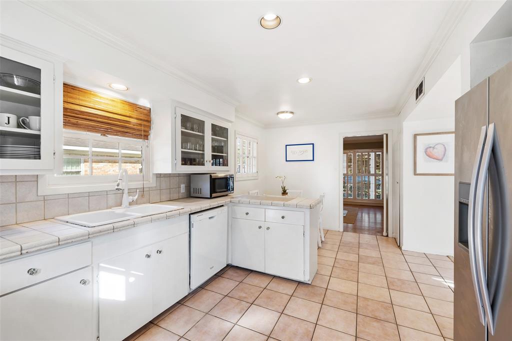 7803 1 Ella Lee Lane, Houston, Texas 77063, 3 Bedrooms Bedrooms, 10 Rooms Rooms,2 BathroomsBathrooms,Single-family,For Sale,Ella Lee,64102155