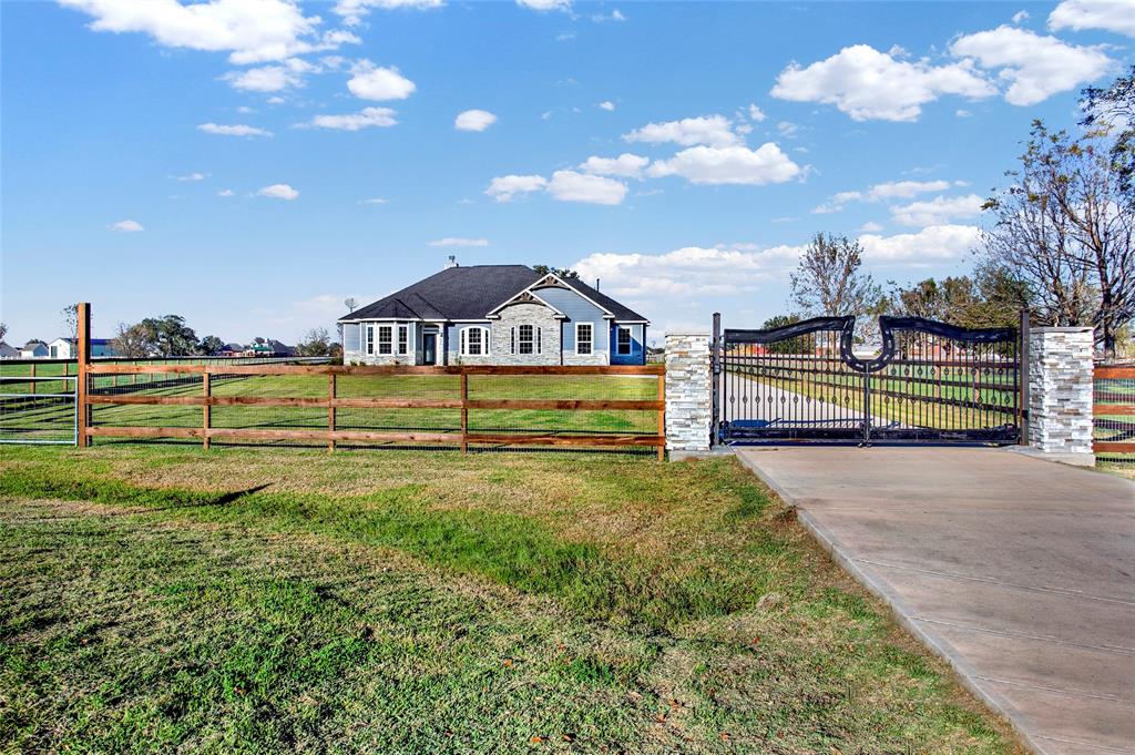 2926 1 Horse Trail Drive, Rosharon, Texas 77583, 4 Bedrooms Bedrooms, 9 Rooms Rooms,3 BathroomsBathrooms,Single-family,For Sale,Horse Trail,22694664