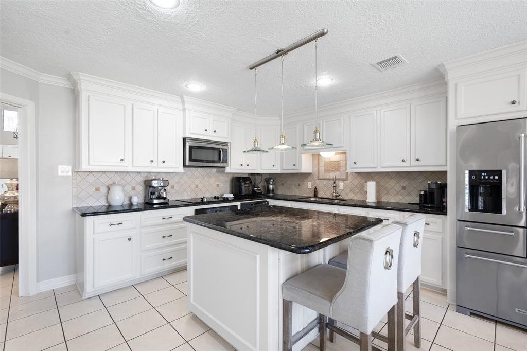3608 2 La Reforma Boulevard, Baytown, Texas 77521, 3 Bedrooms Bedrooms, 8 Rooms Rooms,2 BathroomsBathrooms,Single-family,For Sale,La Reforma,81141242