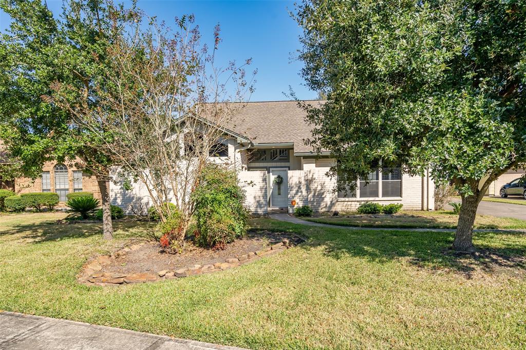 3608 2 La Reforma Boulevard, Baytown, Texas 77521, 3 Bedrooms Bedrooms, 8 Rooms Rooms,2 BathroomsBathrooms,Single-family,For Sale,La Reforma,81141242