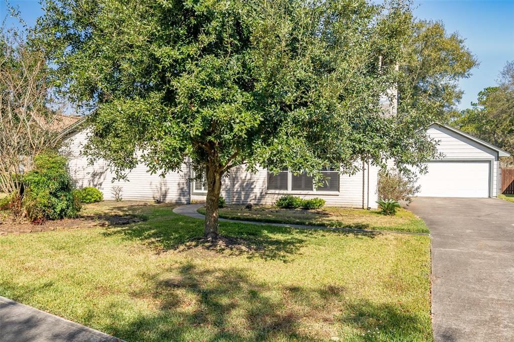 3608 2 La Reforma Boulevard, Baytown, Texas 77521, 3 Bedrooms Bedrooms, 8 Rooms Rooms,2 BathroomsBathrooms,Single-family,For Sale,La Reforma,81141242