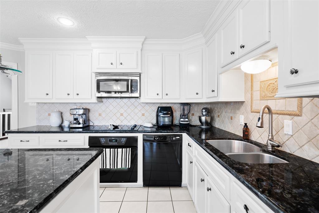 3608 2 La Reforma Boulevard, Baytown, Texas 77521, 3 Bedrooms Bedrooms, 8 Rooms Rooms,2 BathroomsBathrooms,Single-family,For Sale,La Reforma,81141242