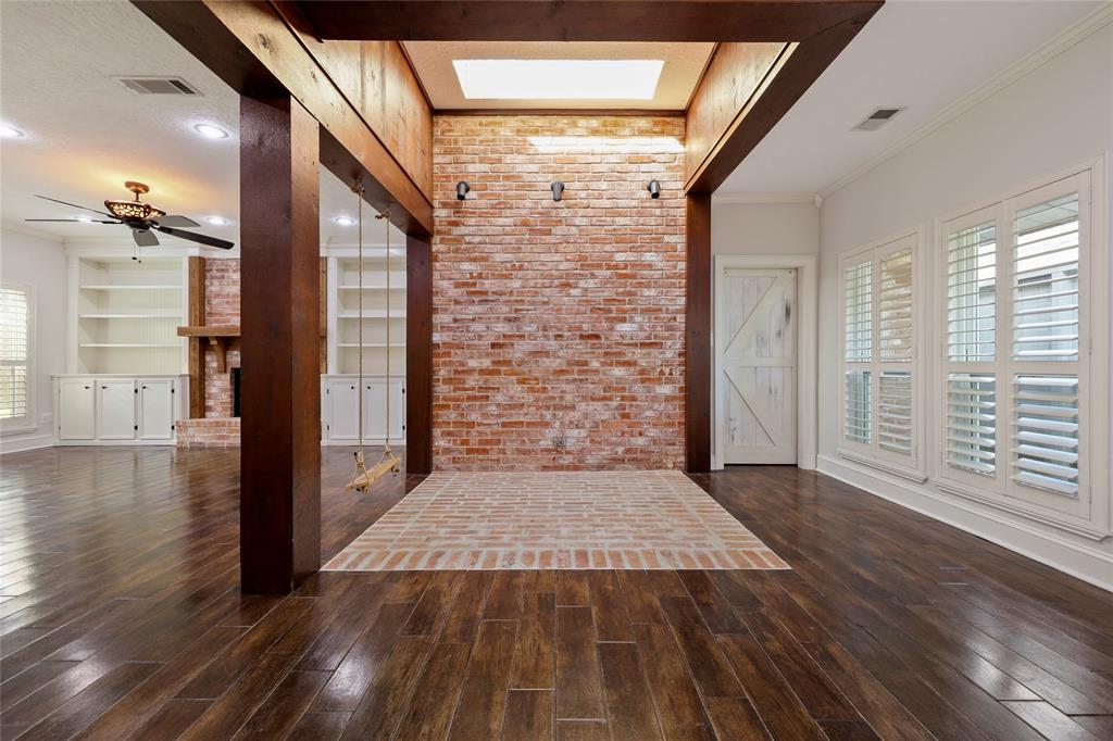 910 2 Daria Drive, Houston, Texas 77079, 4 Bedrooms Bedrooms, 5 Rooms Rooms,3 BathroomsBathrooms,Single-family,For Sale,Daria,72312605