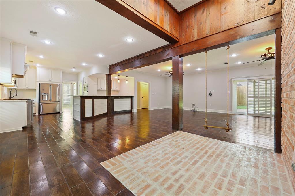 910 2 Daria Drive, Houston, Texas 77079, 4 Bedrooms Bedrooms, 5 Rooms Rooms,3 BathroomsBathrooms,Single-family,For Sale,Daria,72312605