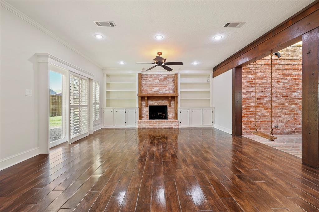 910 2 Daria Drive, Houston, Texas 77079, 4 Bedrooms Bedrooms, 5 Rooms Rooms,3 BathroomsBathrooms,Single-family,For Sale,Daria,72312605
