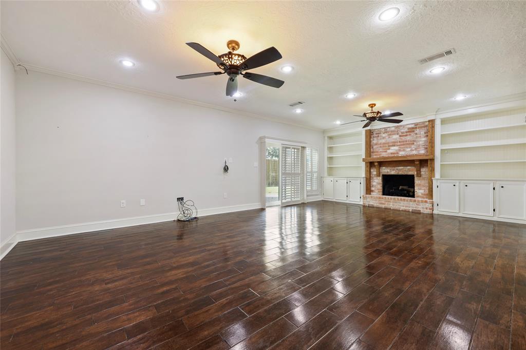 910 2 Daria Drive, Houston, Texas 77079, 4 Bedrooms Bedrooms, 5 Rooms Rooms,3 BathroomsBathrooms,Single-family,For Sale,Daria,72312605