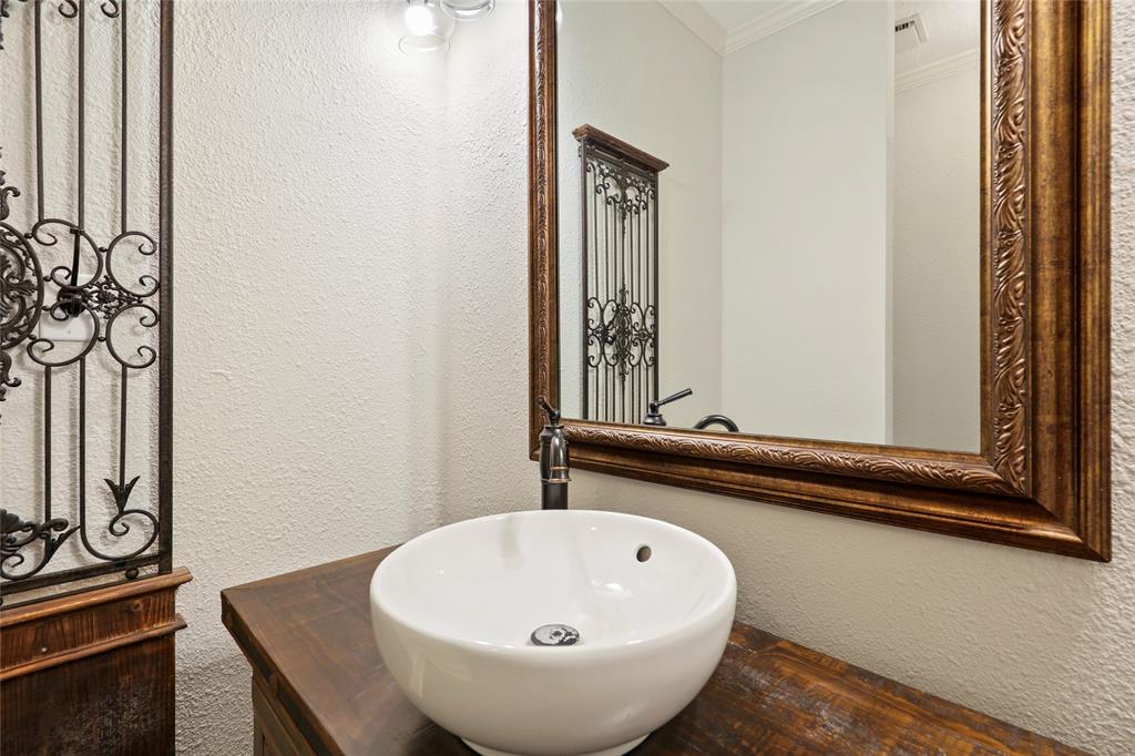 910 2 Daria Drive, Houston, Texas 77079, 4 Bedrooms Bedrooms, 5 Rooms Rooms,3 BathroomsBathrooms,Single-family,For Sale,Daria,72312605