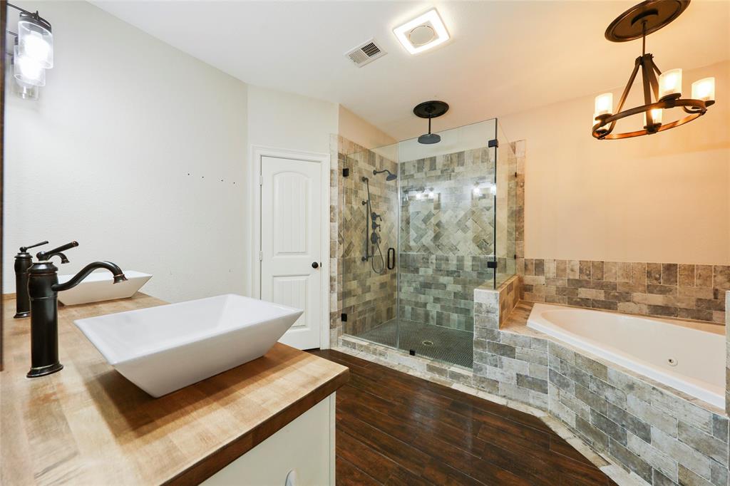 910 2 Daria Drive, Houston, Texas 77079, 4 Bedrooms Bedrooms, 5 Rooms Rooms,3 BathroomsBathrooms,Single-family,For Sale,Daria,72312605