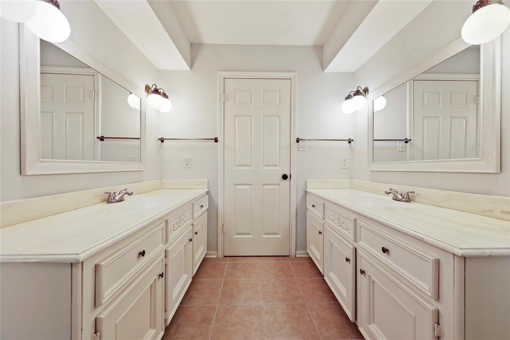 910 2 Daria Drive, Houston, Texas 77079, 4 Bedrooms Bedrooms, 5 Rooms Rooms,3 BathroomsBathrooms,Single-family,For Sale,Daria,72312605