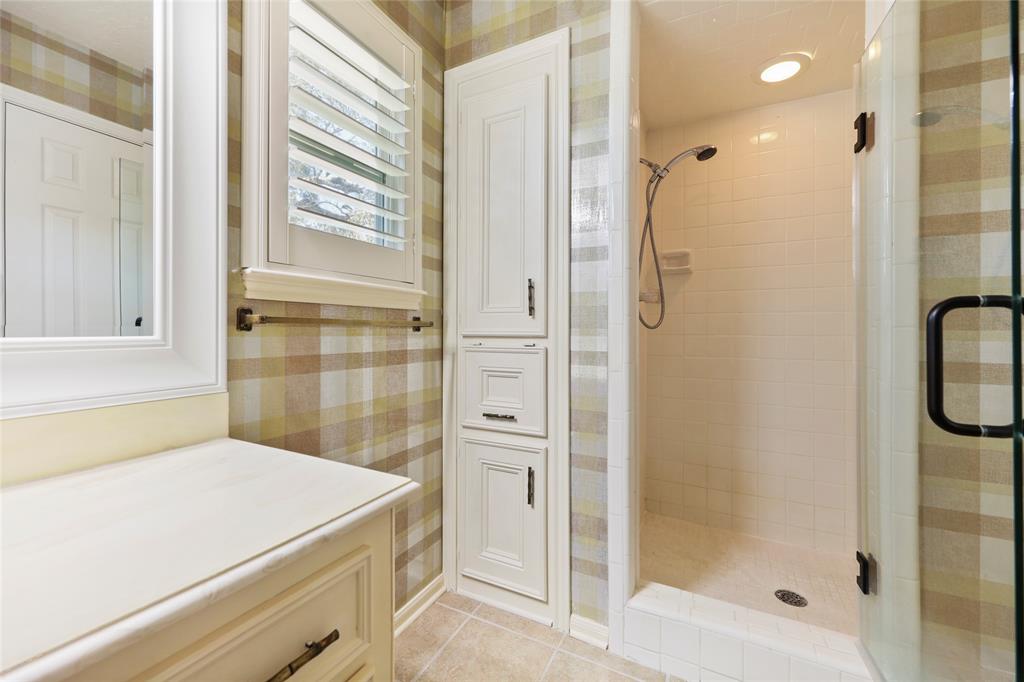910 2 Daria Drive, Houston, Texas 77079, 4 Bedrooms Bedrooms, 5 Rooms Rooms,3 BathroomsBathrooms,Single-family,For Sale,Daria,72312605