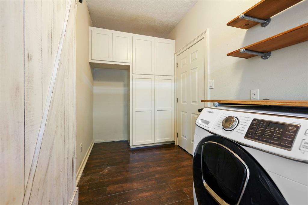 910 2 Daria Drive, Houston, Texas 77079, 4 Bedrooms Bedrooms, 5 Rooms Rooms,3 BathroomsBathrooms,Single-family,For Sale,Daria,72312605