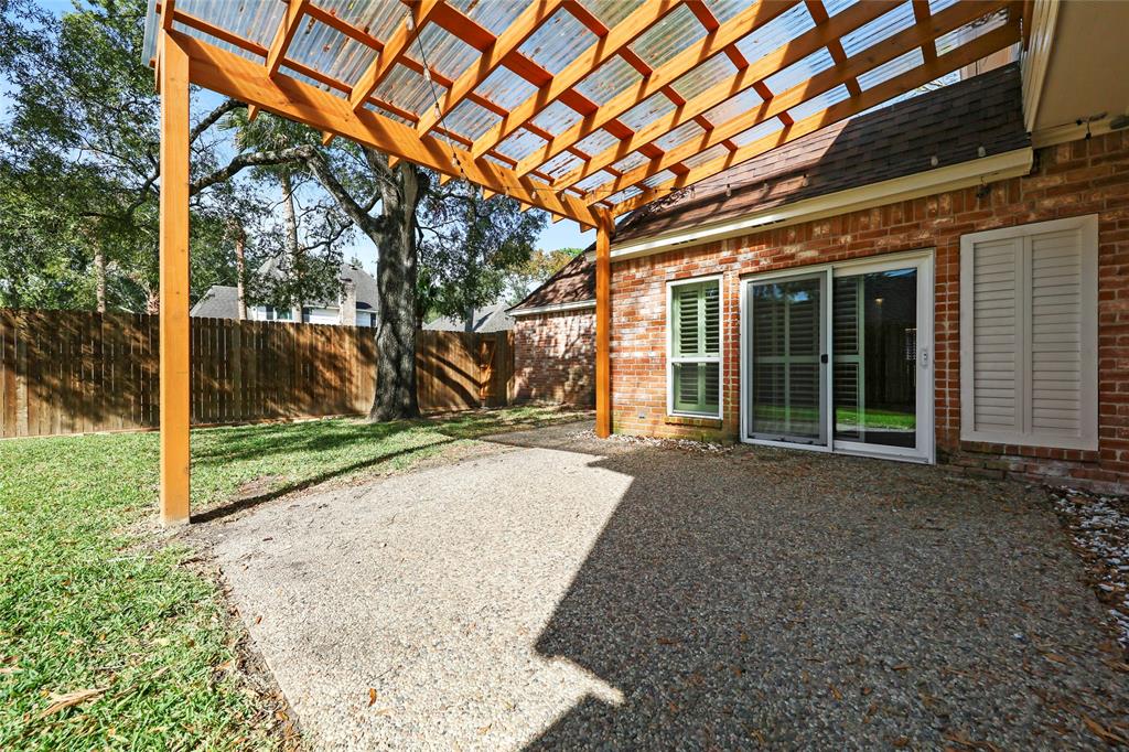 910 2 Daria Drive, Houston, Texas 77079, 4 Bedrooms Bedrooms, 5 Rooms Rooms,3 BathroomsBathrooms,Single-family,For Sale,Daria,72312605