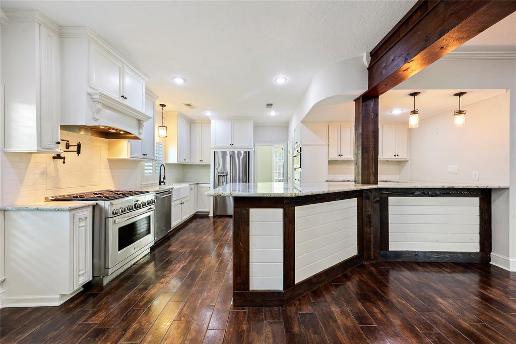 910 2 Daria Drive, Houston, Texas 77079, 4 Bedrooms Bedrooms, 5 Rooms Rooms,3 BathroomsBathrooms,Single-family,For Sale,Daria,72312605