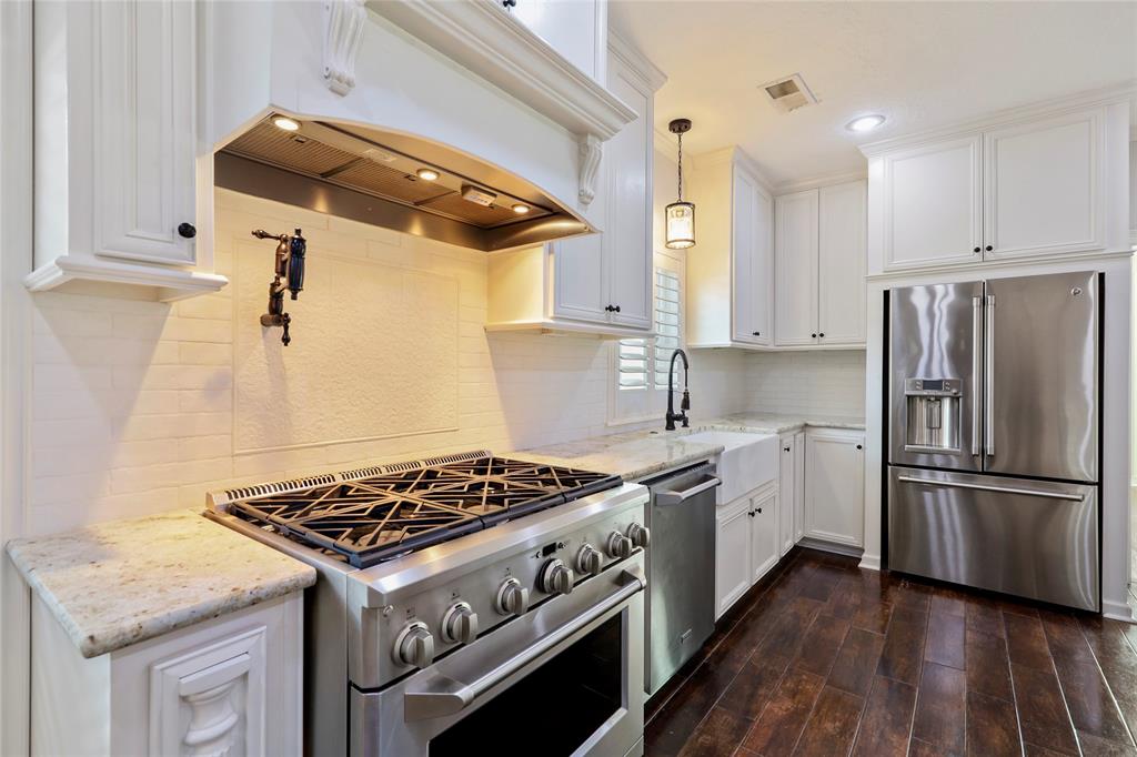 910 2 Daria Drive, Houston, Texas 77079, 4 Bedrooms Bedrooms, 5 Rooms Rooms,3 BathroomsBathrooms,Single-family,For Sale,Daria,72312605