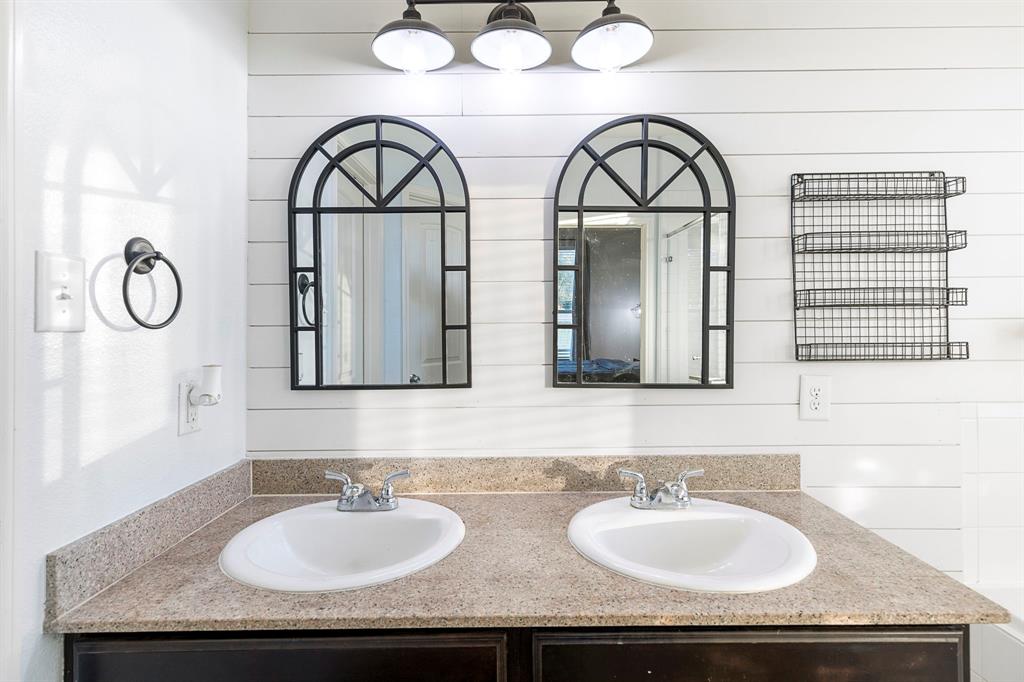 13272 2 Hidden Trail Court, Willis, Texas 77318, 4 Bedrooms Bedrooms, 9 Rooms Rooms,2 BathroomsBathrooms,Single-family,For Sale,Hidden Trail,80550837