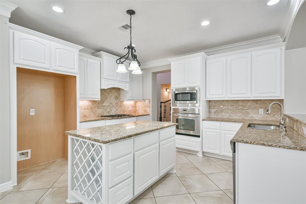 2115 2 Belcara View, League City, Texas 77573, 4 Bedrooms Bedrooms, 11 Rooms Rooms,3 BathroomsBathrooms,Single-family,For Sale,Belcara,68116368