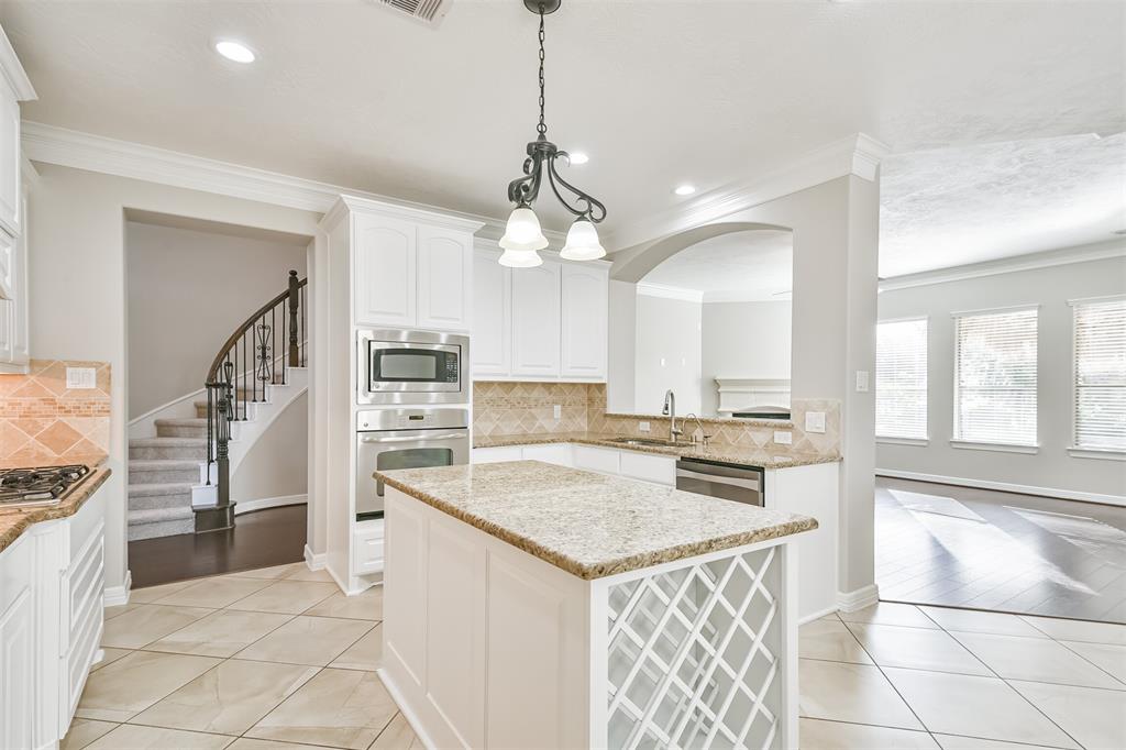 2115 2 Belcara View, League City, Texas 77573, 4 Bedrooms Bedrooms, 11 Rooms Rooms,3 BathroomsBathrooms,Single-family,For Sale,Belcara,68116368