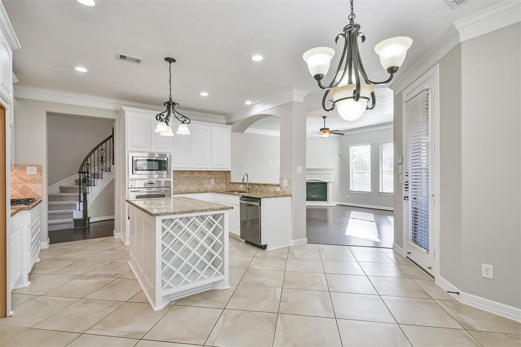 2115 2 Belcara View, League City, Texas 77573, 4 Bedrooms Bedrooms, 11 Rooms Rooms,3 BathroomsBathrooms,Single-family,For Sale,Belcara,68116368