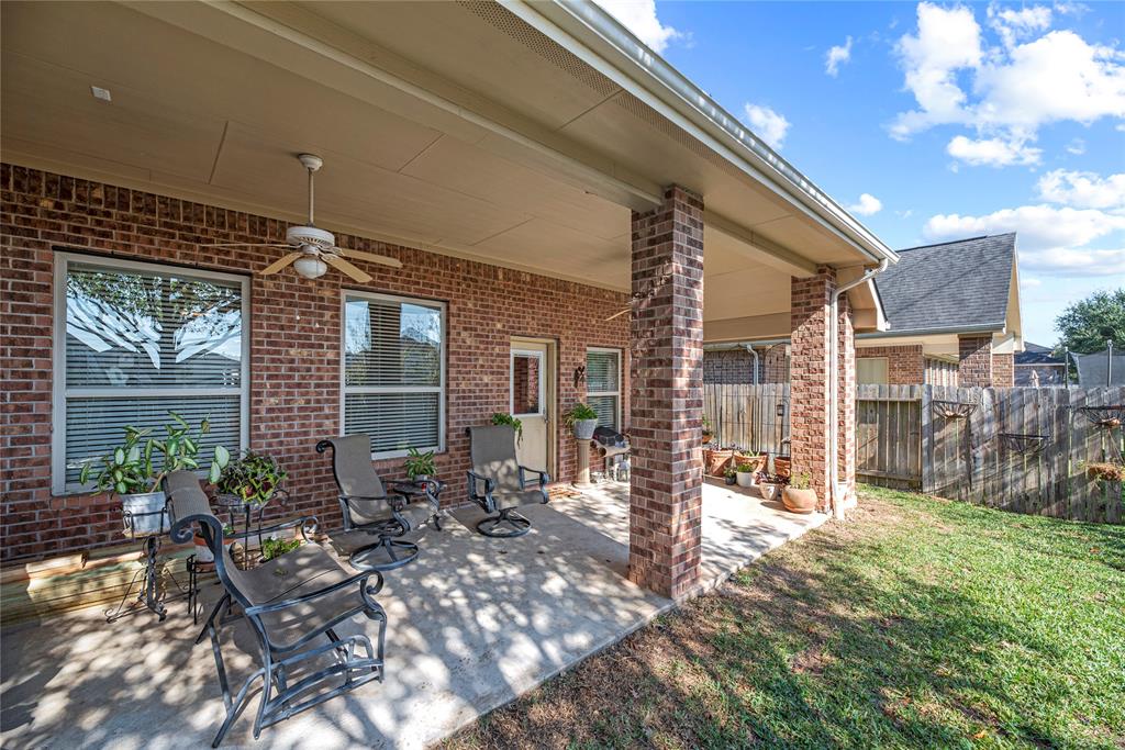 28527 2 Kinglet Pines Drive, Katy, Texas 77494, 4 Bedrooms Bedrooms, 14 Rooms Rooms,3 BathroomsBathrooms,Single-family,For Sale,Kinglet Pines,90613534