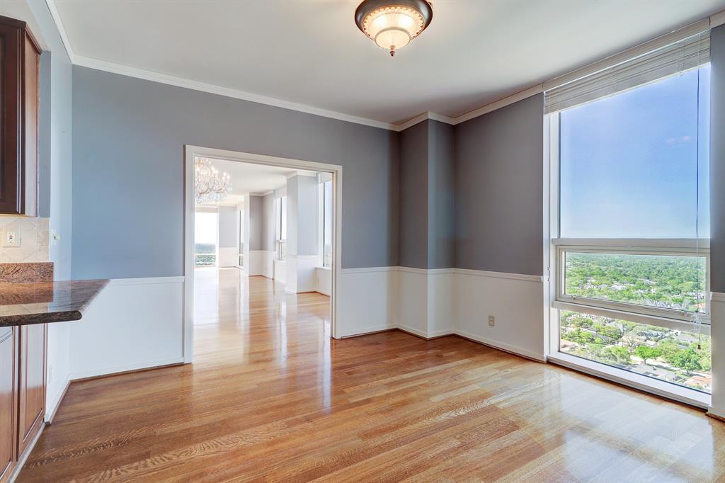5110 San Felipe Street, Houston, Texas 77056, 3 Bedrooms Bedrooms, 10 Rooms Rooms,3 BathroomsBathrooms,Mid/hi-rise Condo,For Sale,FOUR LEAF TOWERS,San Felipe,56485488