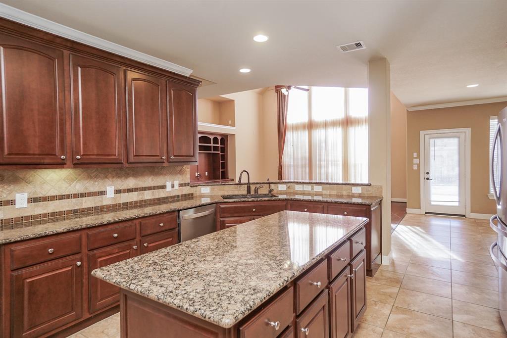 7614 2 Westmoreland Drive, Sugar Land, Texas 77479, 4 Bedrooms Bedrooms, 12 Rooms Rooms,3 BathroomsBathrooms,Single-family,For Sale,Westmoreland,72902895