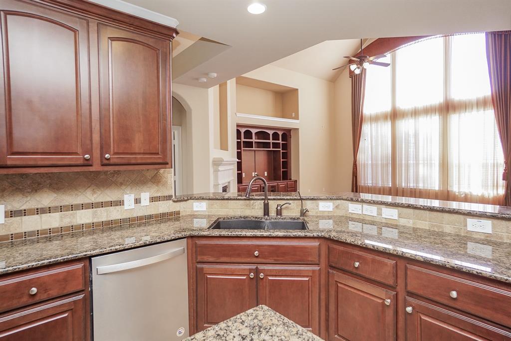7614 2 Westmoreland Drive, Sugar Land, Texas 77479, 4 Bedrooms Bedrooms, 12 Rooms Rooms,3 BathroomsBathrooms,Single-family,For Sale,Westmoreland,72902895