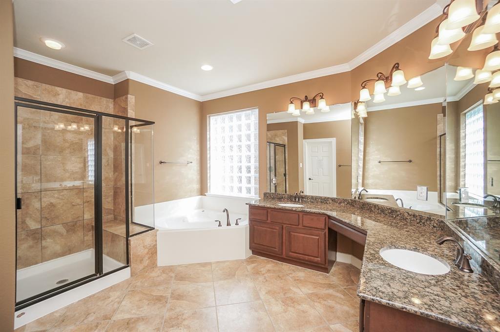 7614 2 Westmoreland Drive, Sugar Land, Texas 77479, 4 Bedrooms Bedrooms, 12 Rooms Rooms,3 BathroomsBathrooms,Single-family,For Sale,Westmoreland,72902895