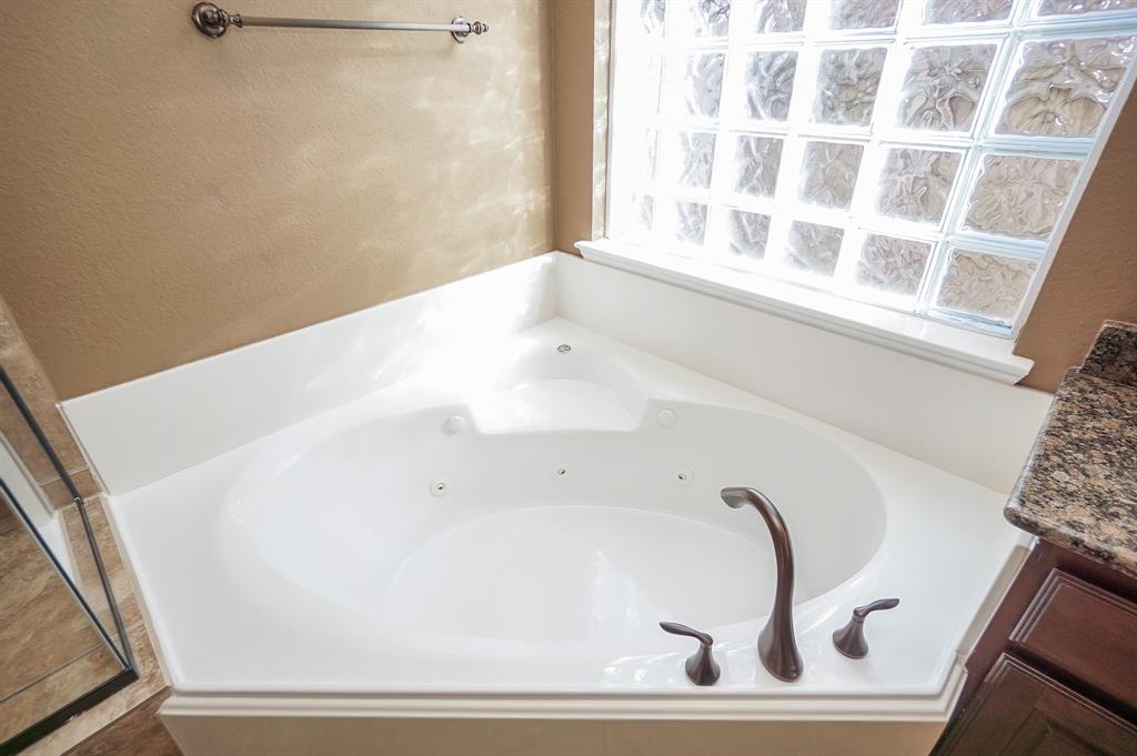 7614 2 Westmoreland Drive, Sugar Land, Texas 77479, 4 Bedrooms Bedrooms, 12 Rooms Rooms,3 BathroomsBathrooms,Single-family,For Sale,Westmoreland,72902895