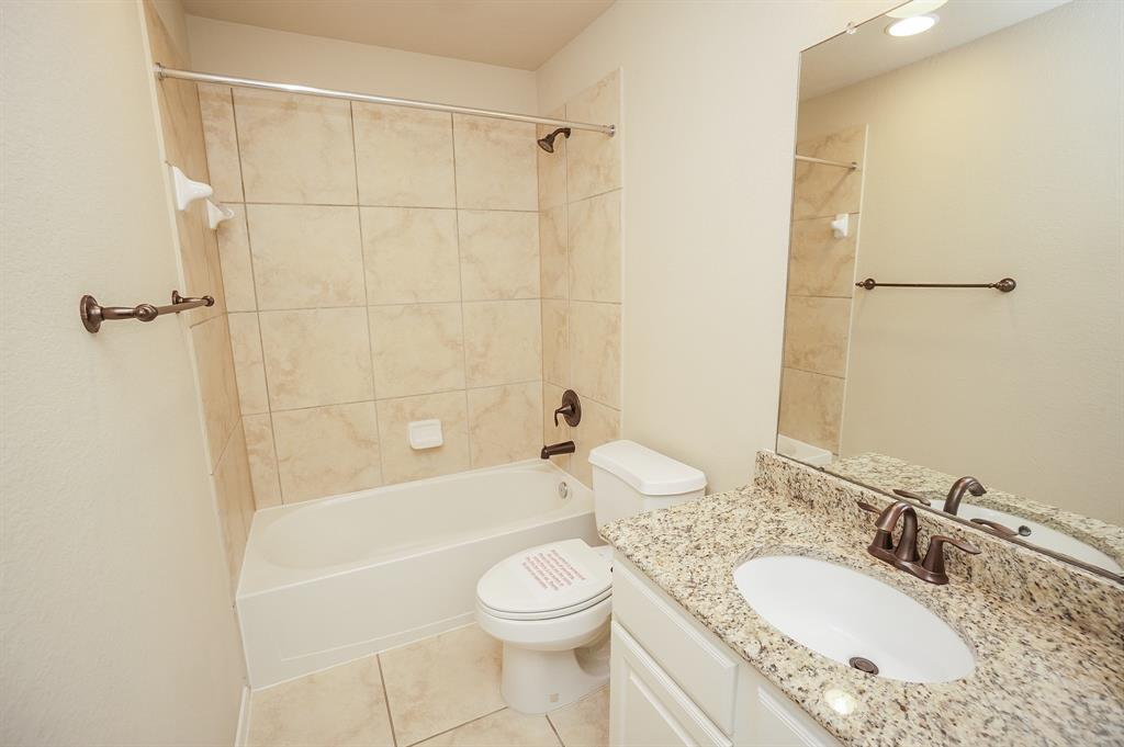 7614 2 Westmoreland Drive, Sugar Land, Texas 77479, 4 Bedrooms Bedrooms, 12 Rooms Rooms,3 BathroomsBathrooms,Single-family,For Sale,Westmoreland,72902895
