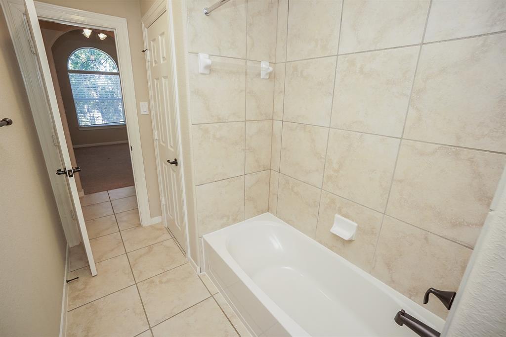 7614 2 Westmoreland Drive, Sugar Land, Texas 77479, 4 Bedrooms Bedrooms, 12 Rooms Rooms,3 BathroomsBathrooms,Single-family,For Sale,Westmoreland,72902895