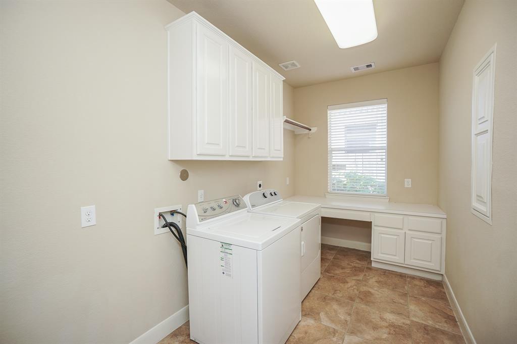 7614 2 Westmoreland Drive, Sugar Land, Texas 77479, 4 Bedrooms Bedrooms, 12 Rooms Rooms,3 BathroomsBathrooms,Single-family,For Sale,Westmoreland,72902895