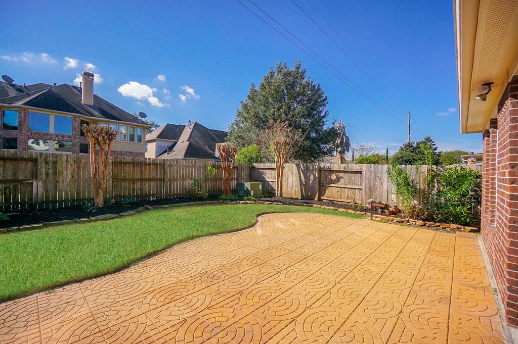 7614 2 Westmoreland Drive, Sugar Land, Texas 77479, 4 Bedrooms Bedrooms, 12 Rooms Rooms,3 BathroomsBathrooms,Single-family,For Sale,Westmoreland,72902895