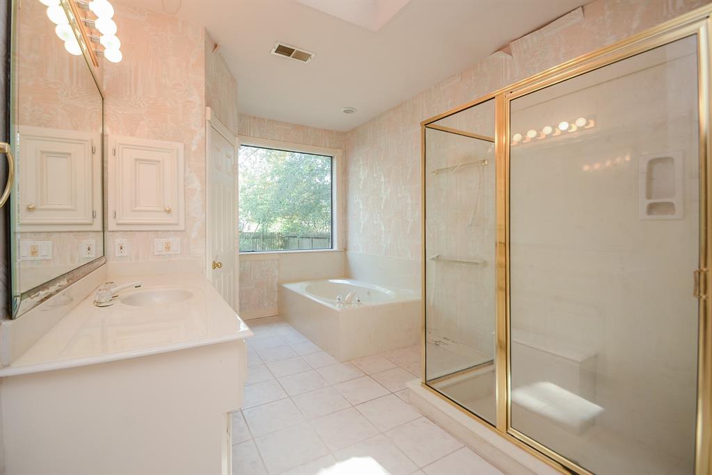 30 2 Harbor Cove Drive, Spring, Texas 77381, 4 Bedrooms Bedrooms, 4 Rooms Rooms,3 BathroomsBathrooms,Single-family,For Sale,Harbor Cove,88346696