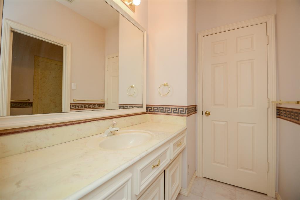 30 2 Harbor Cove Drive, Spring, Texas 77381, 4 Bedrooms Bedrooms, 4 Rooms Rooms,3 BathroomsBathrooms,Single-family,For Sale,Harbor Cove,88346696