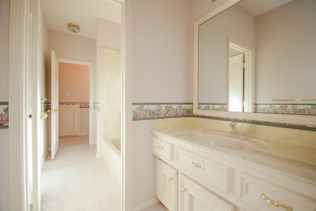 30 2 Harbor Cove Drive, Spring, Texas 77381, 4 Bedrooms Bedrooms, 4 Rooms Rooms,3 BathroomsBathrooms,Single-family,For Sale,Harbor Cove,88346696