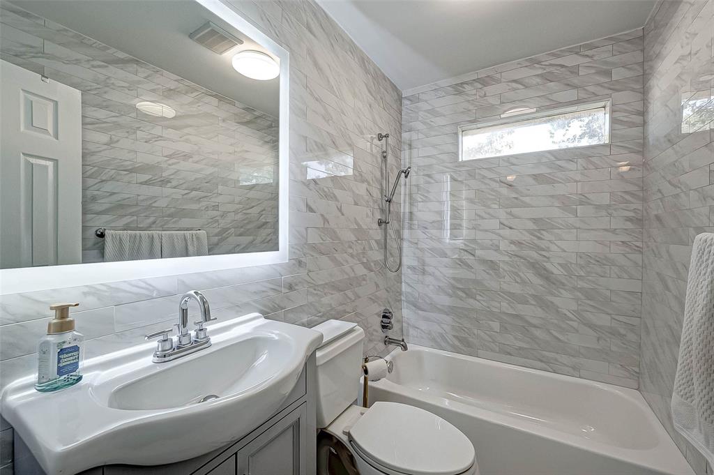6902 1 Shavelson Street, Houston, Texas 77055, 3 Bedrooms Bedrooms, 4 Rooms Rooms,2 BathroomsBathrooms,Single-family,For Sale,Shavelson,69505108