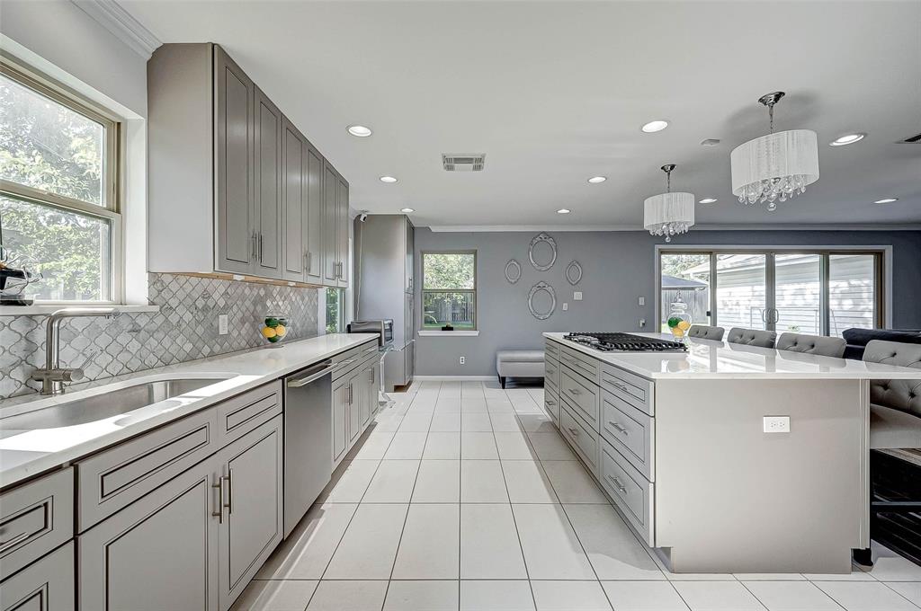 6902 1 Shavelson Street, Houston, Texas 77055, 3 Bedrooms Bedrooms, 4 Rooms Rooms,2 BathroomsBathrooms,Single-family,For Sale,Shavelson,69505108