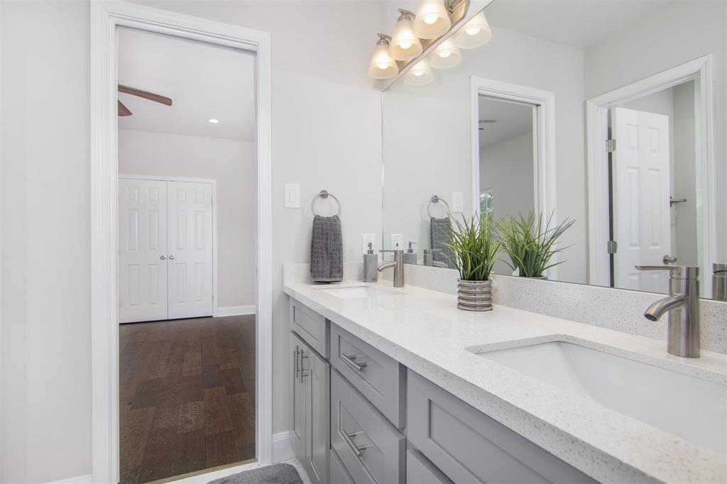 9237 1 Emnora Lane, Houston, Texas 77080, 3 Bedrooms Bedrooms, 6 Rooms Rooms,2 BathroomsBathrooms,Single-family,For Sale,Emnora,83107863