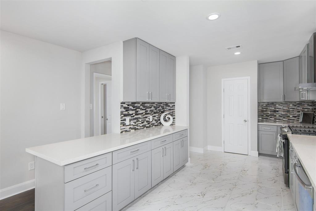 9237 1 Emnora Lane, Houston, Texas 77080, 3 Bedrooms Bedrooms, 6 Rooms Rooms,2 BathroomsBathrooms,Single-family,For Sale,Emnora,83107863